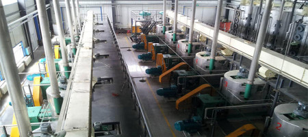 How to get refined soybean oil from crude soybean oil?